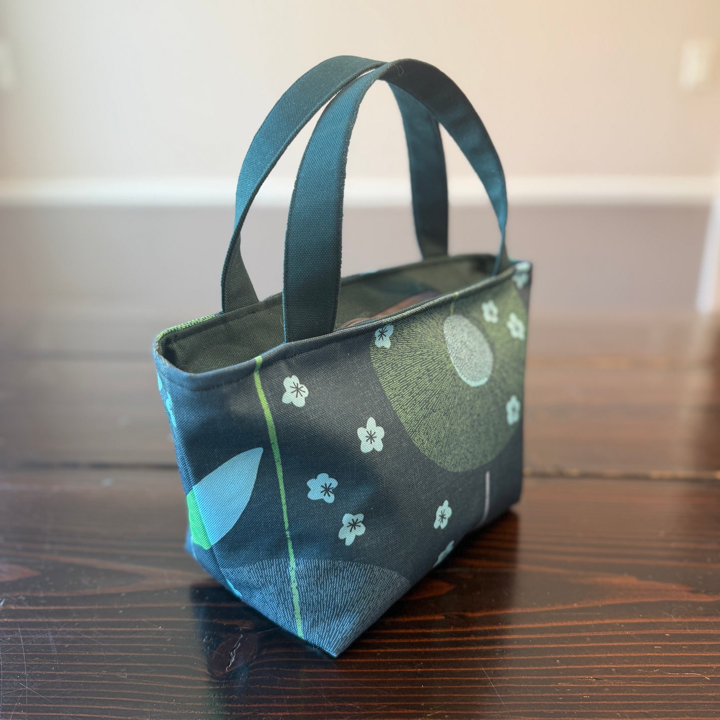 Small & Medium Tote Handbag w/Zipper PDF SEWING Pattern - DIY Traveler Tote Digital Download